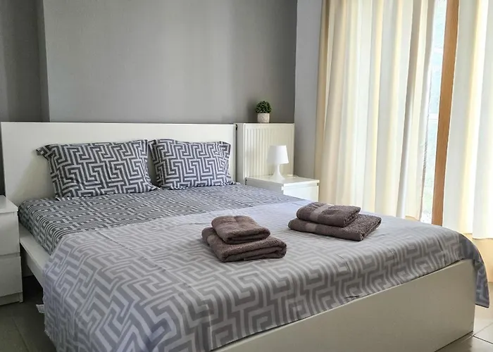 Garden Oasis Elegant Summer House Сasa de vacaciones