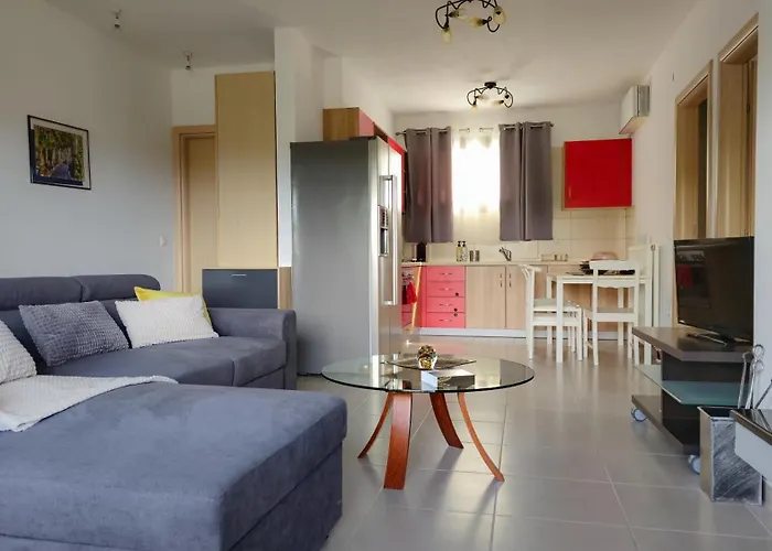 Garden Oasis Elegant Summer House Сasa de vacaciones